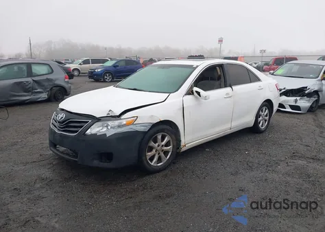 2011 Toyota Camry Le z USA, uszkodzony, nr VIN 4T1BF3EK4BU584087